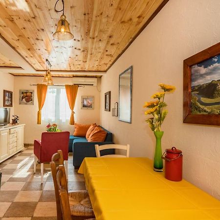 Guest House Luna Virpazar Bagian luar foto