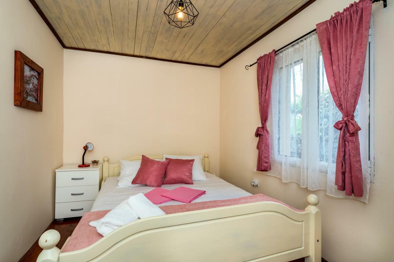Guest House Luna Virpazar Bagian luar foto
