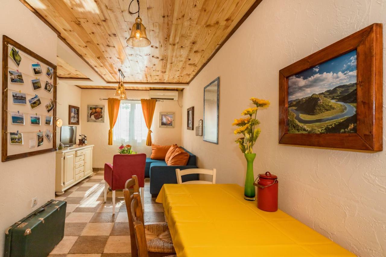 Guest House Luna Virpazar Bagian luar foto
