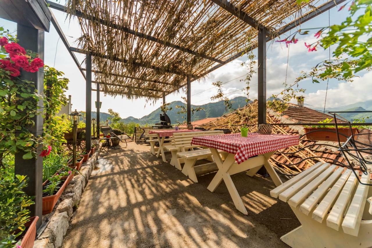 Guest House Luna Virpazar Bagian luar foto