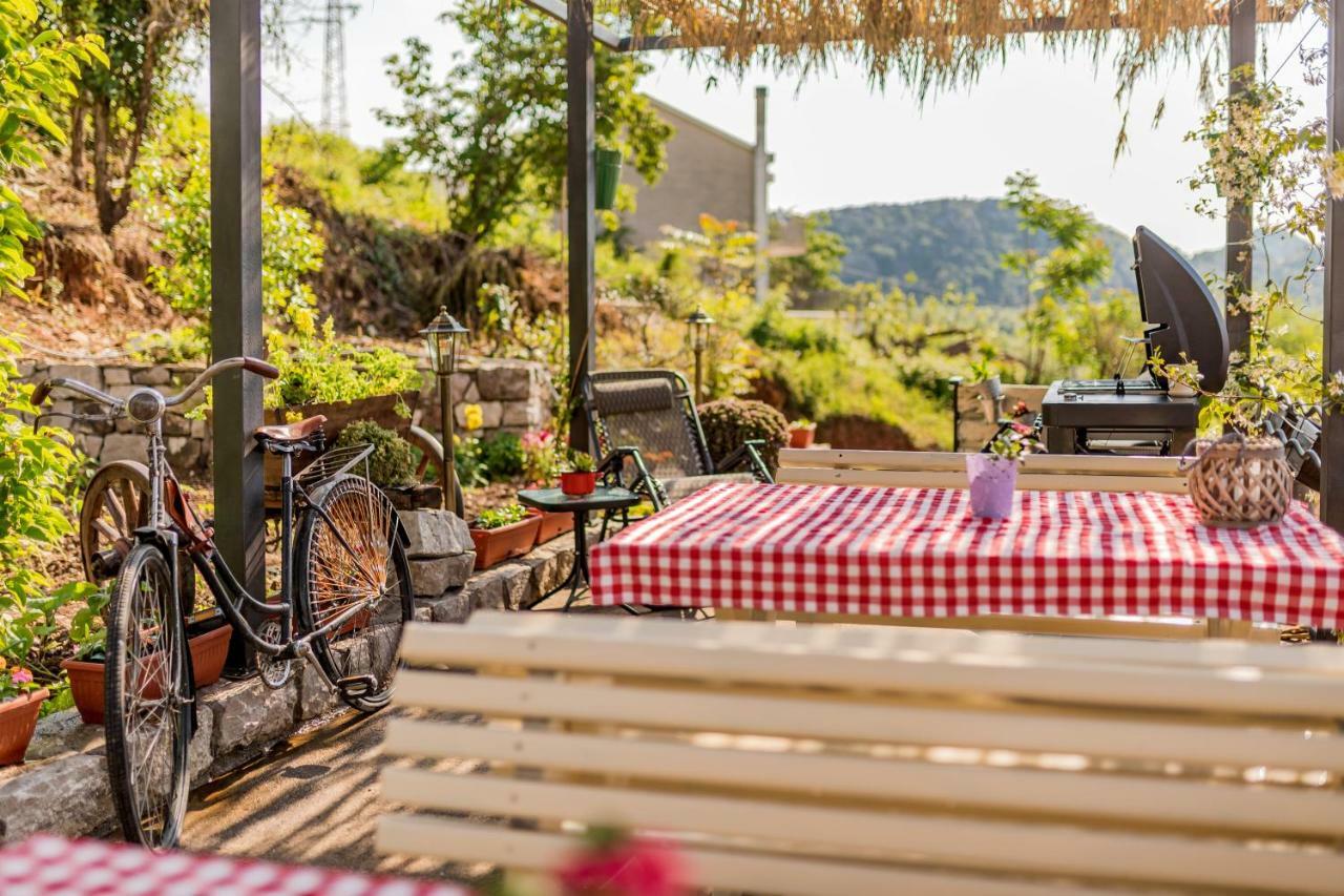 Guest House Luna Virpazar Bagian luar foto