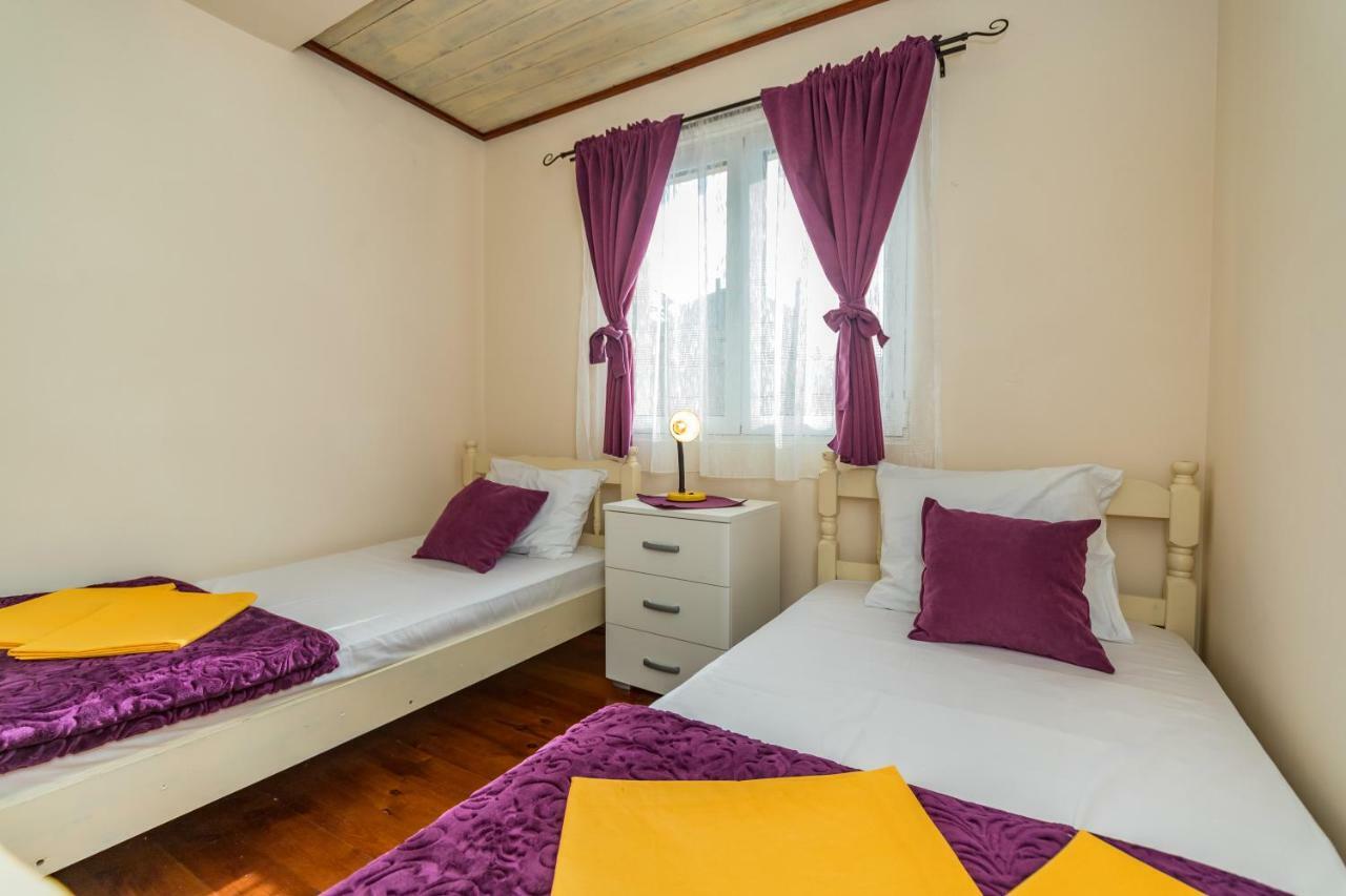 Guest House Luna Virpazar Bagian luar foto