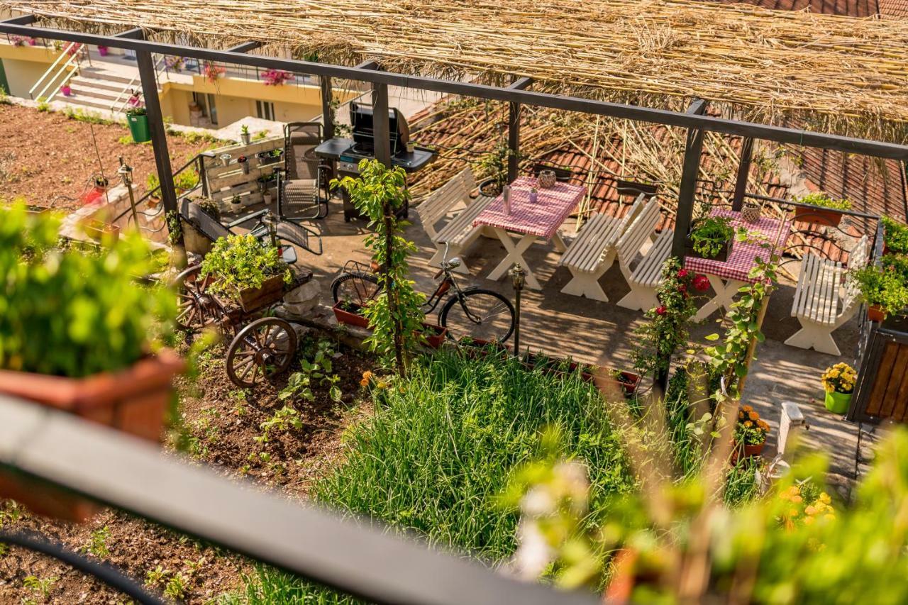 Guest House Luna Virpazar Bagian luar foto