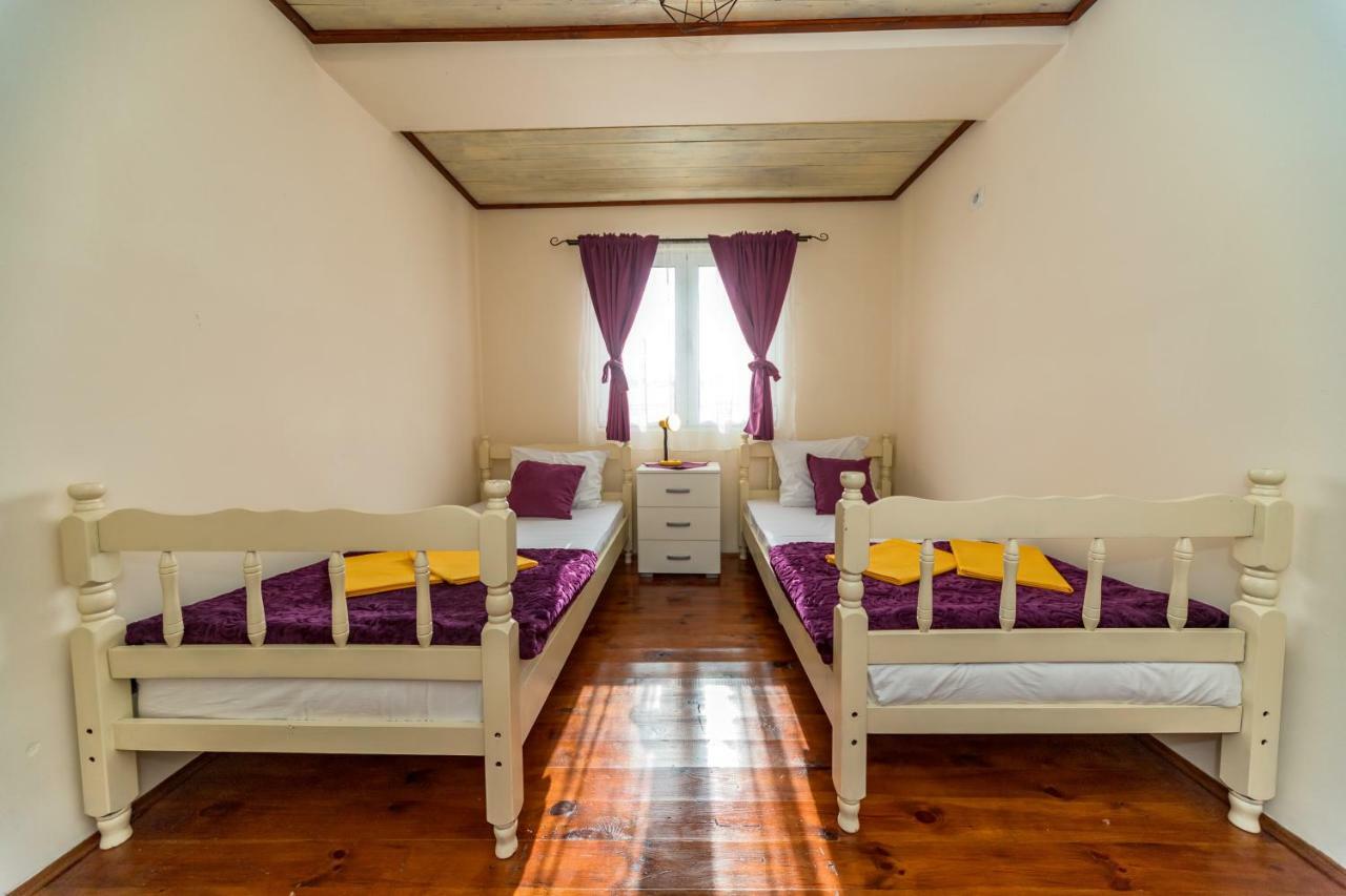 Guest House Luna Virpazar Bagian luar foto