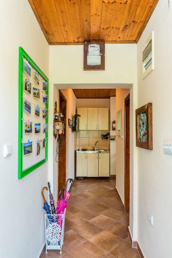 Guest House Luna Virpazar Bagian luar foto