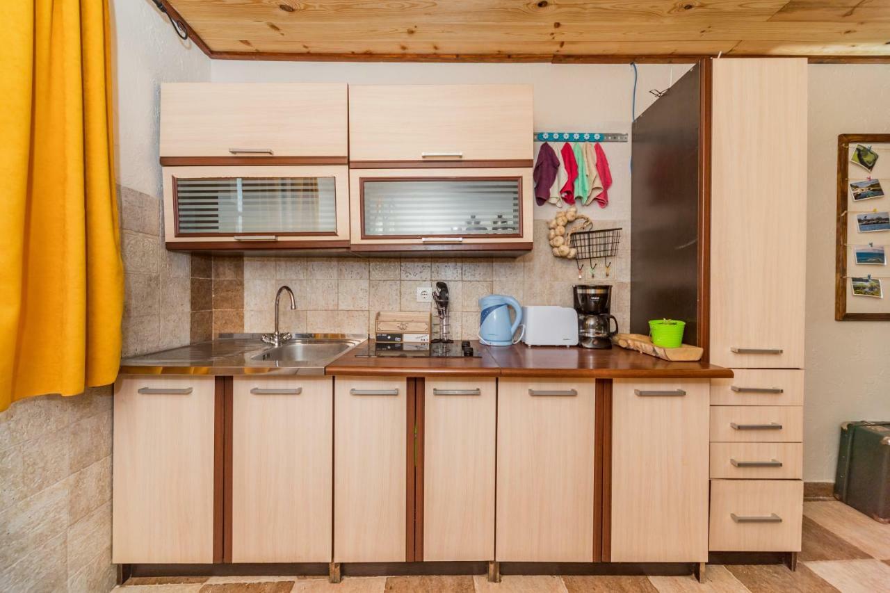 Guest House Luna Virpazar Bagian luar foto