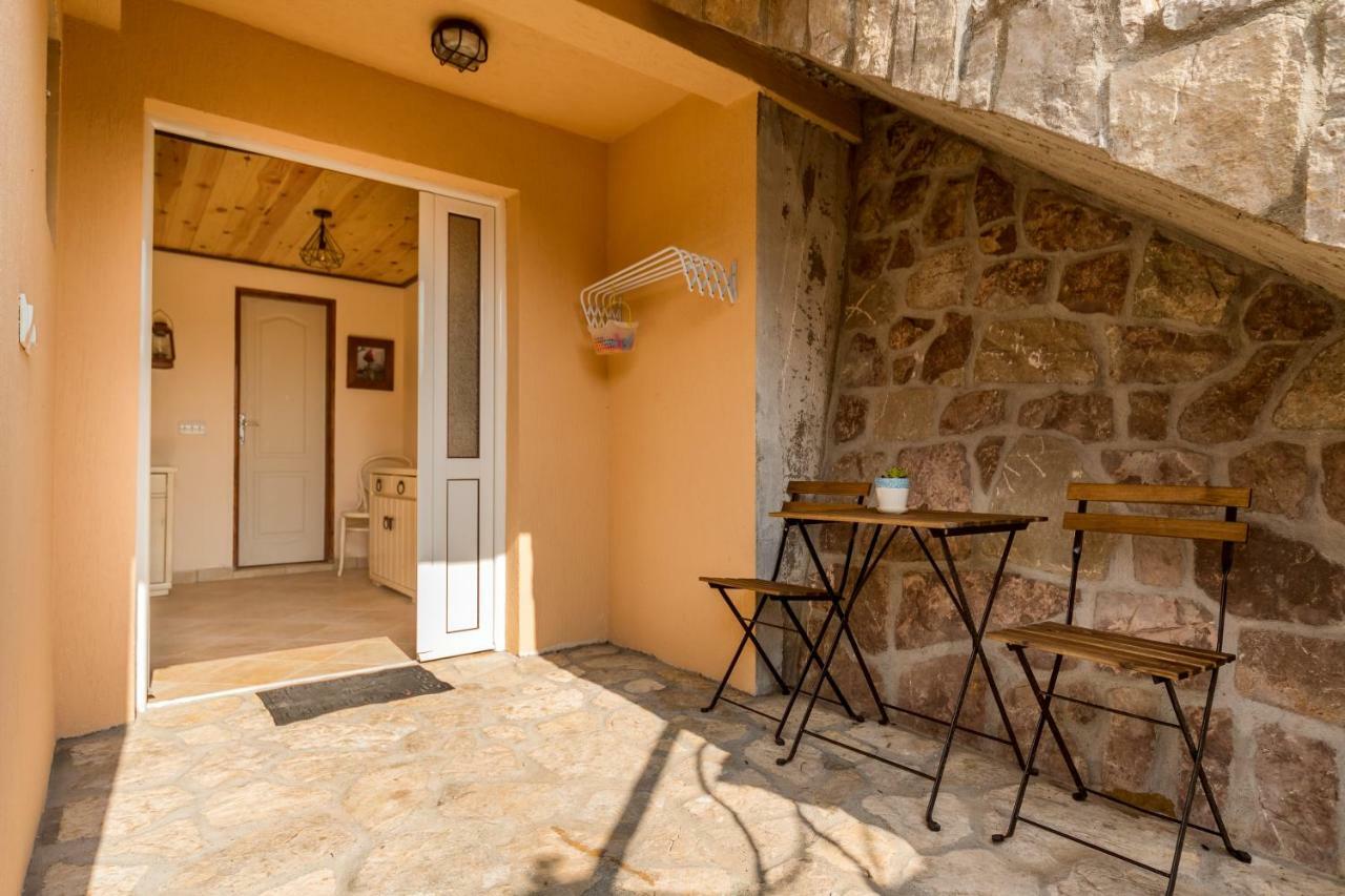 Guest House Luna Virpazar Bagian luar foto