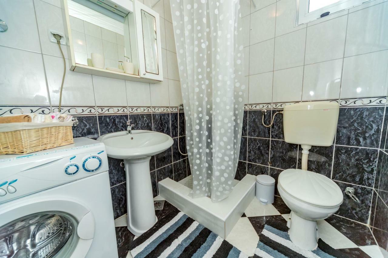 Guest House Luna Virpazar Bagian luar foto