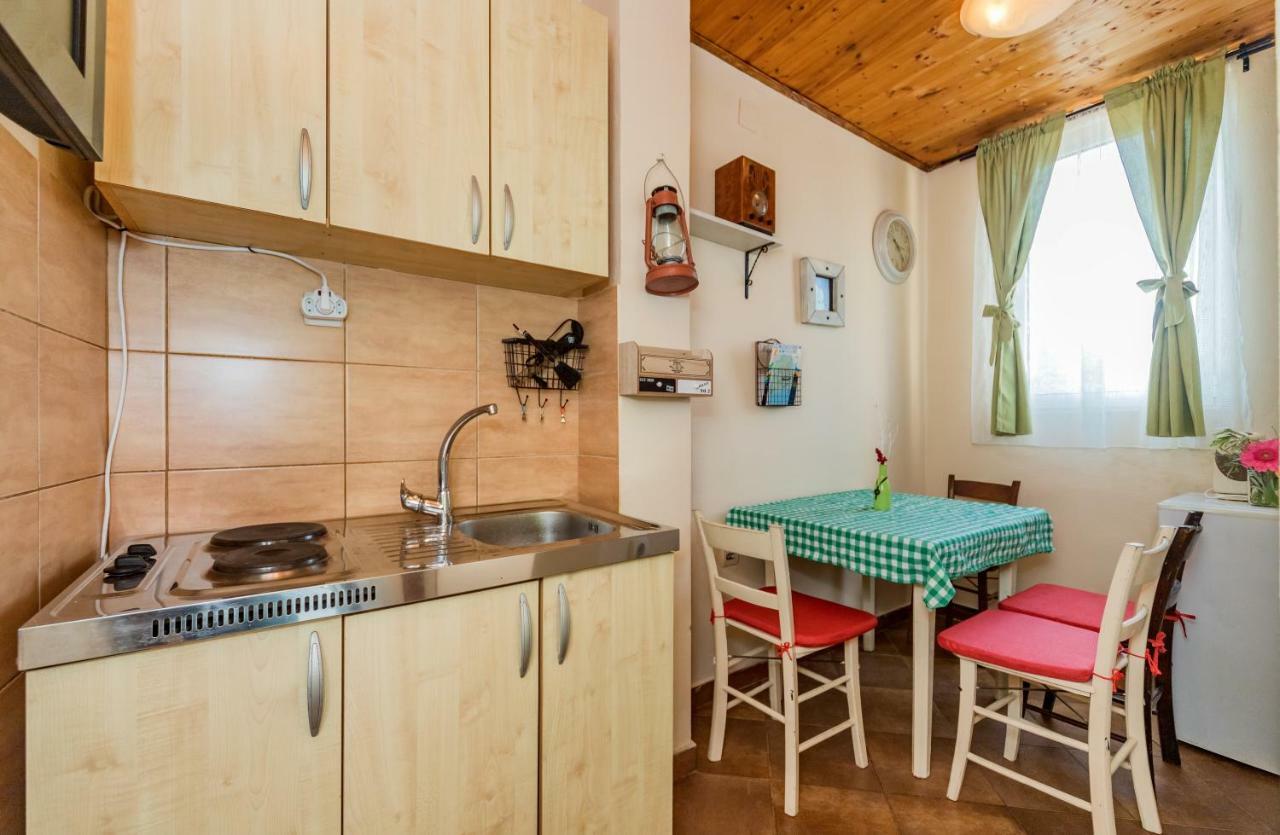 Guest House Luna Virpazar Bagian luar foto