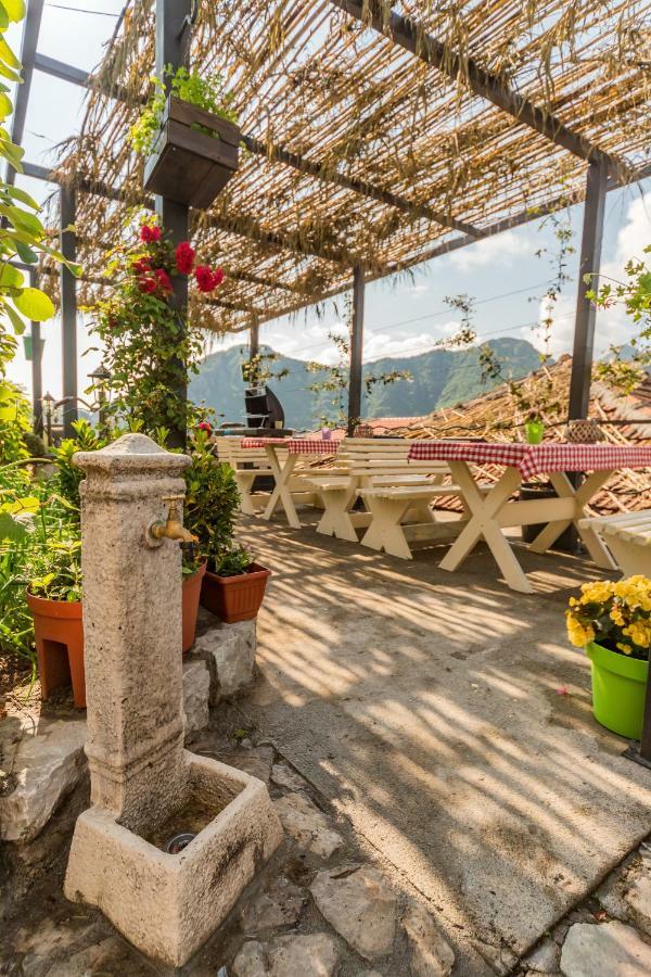 Guest House Luna Virpazar Bagian luar foto